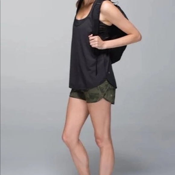 RARE! 🍋 Lululemon Camo Speed Shorts Sz. 4 — 2.5” - Picture 4 of 12